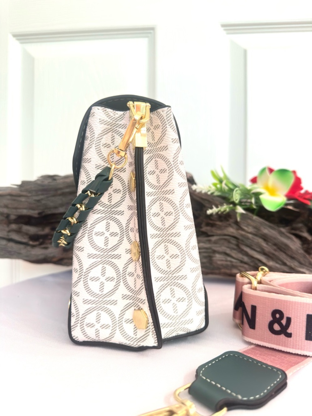 FASHION BAG ~ Green, Off White Pink Patterned Crossbody Bag w/Gold Chain Handle - Picture 3 of 14